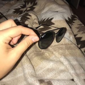 rayban: polarized black round frame